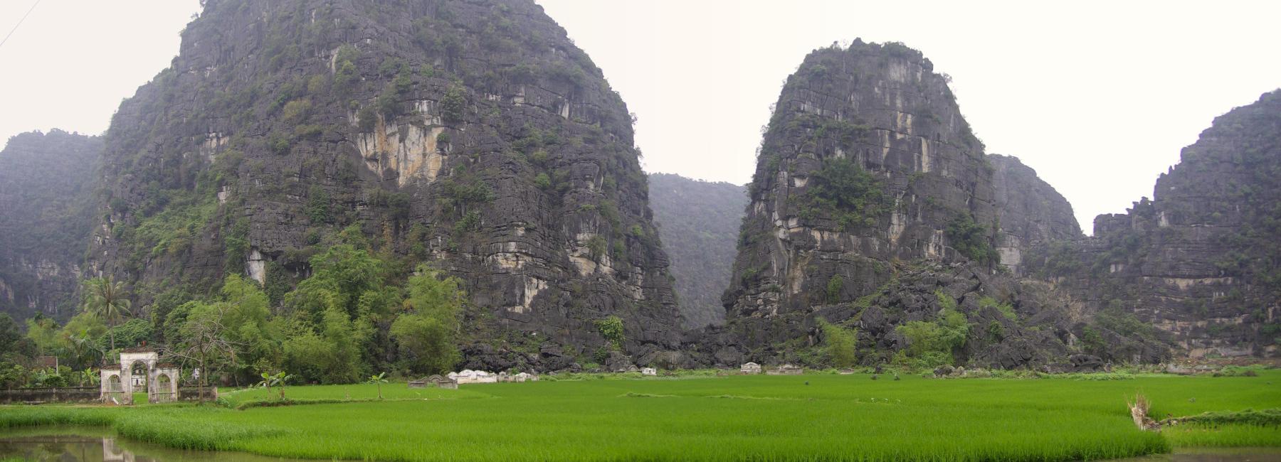 Vietnam, Ninh Binh, la Baie d'Halong terrestre. Vietnam, Ninh Binh, la Baie d'Halong terrestre.