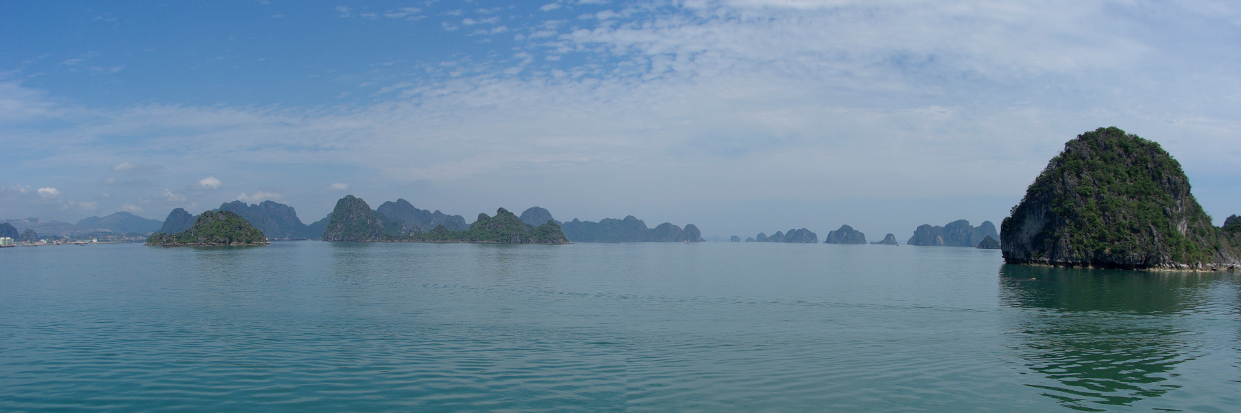 Vietnam, la Baie d'Halong maritime. Vietnam, la Baie d'Halong maritime.
