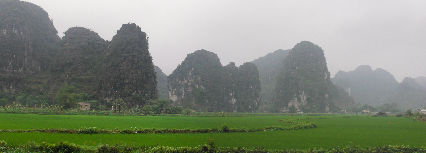 Vietnam, Ninh Binh, la Baie d'Halong terrestre. Vietnam, Ninh Binh, la Baie d'Halong terrestre.