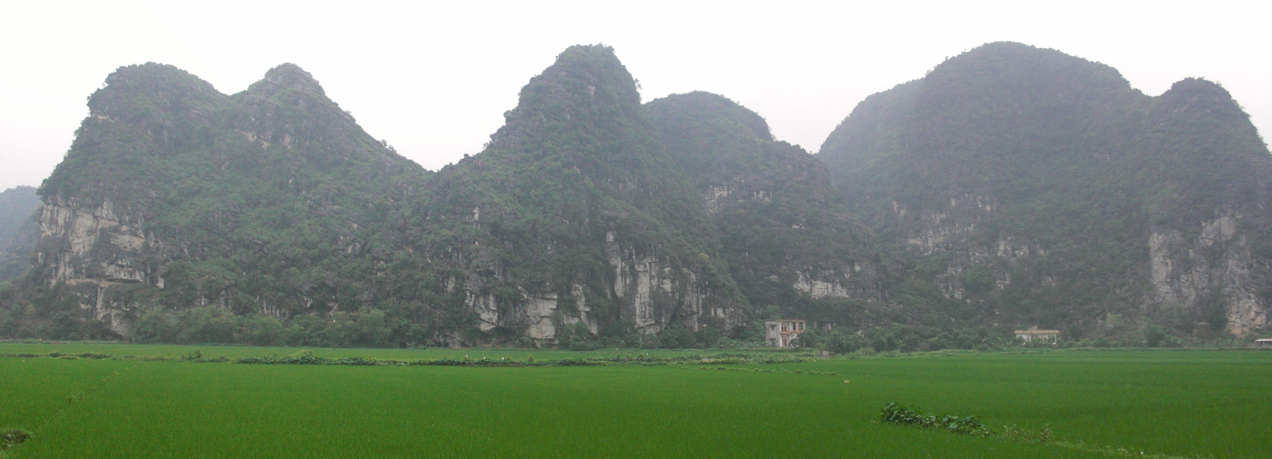 Vietnam, Ninh Binh, la Baie d'Halong terrestre. Vietnam, Ninh Binh, la Baie d'Halong terrestre.