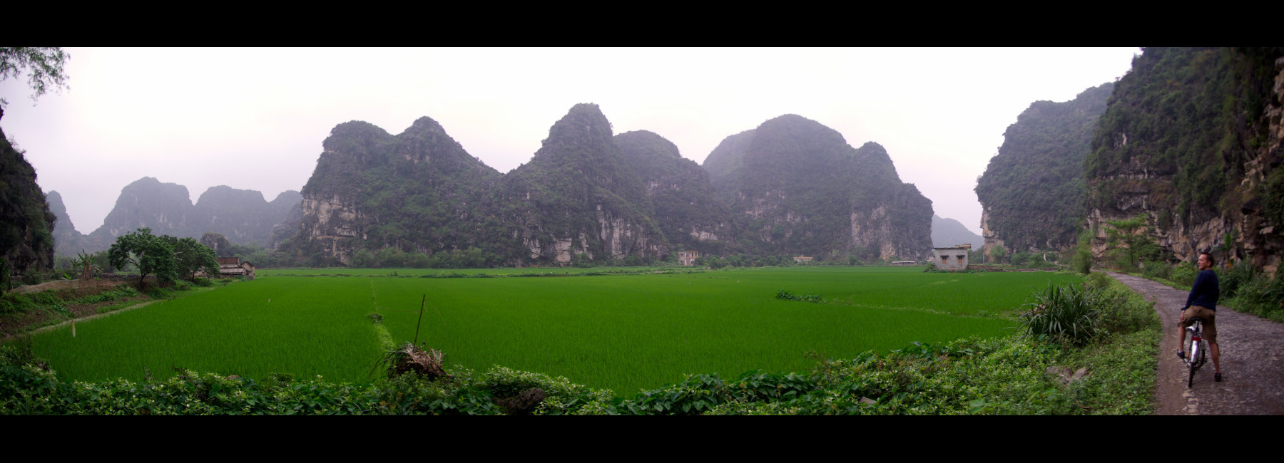 Vietnam, Ninh Binh, la Baie d'Halong terrestre. Vietnam, Ninh Binh, la Baie d'Halong terrestre.