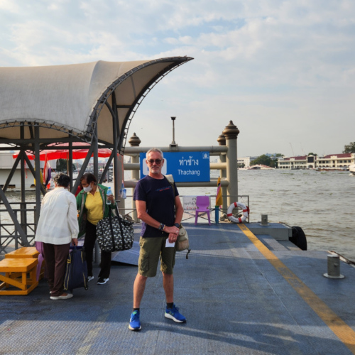 Le départ en bateau bus. Bangkok balade touristique sur le klong