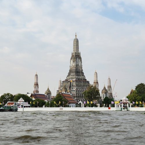 A bord du bateau bus. Bangkok balade touristique sur le klong