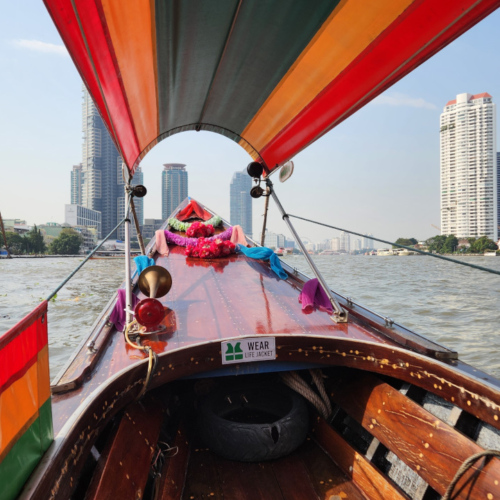 A bord du long-tai boat. Bangkok balade touristique sur le klong
