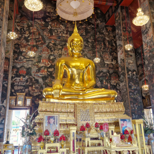 Bangkok Le Wat Suthat. la Grande Chapelle. Bangkok Le Wat Suthat