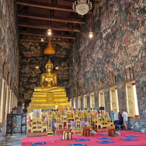 Bangkok Le Wat Suthat. La salle d'ordination. Bangkok Le Wat Suthat
