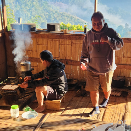 Préparation du Petit déjeuner. Second jour de trek