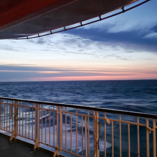 Pas de vent et mer plus calme ce soir. Norvège Hurtigruten Nordkapp