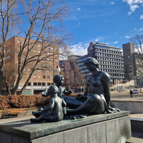 Mairie d'Oslo, Per Hurum, Femme avec un enfant en bas âge. Mairie d'Oslo