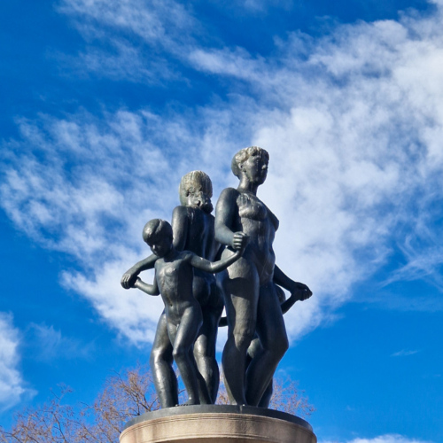 Mairie d'Oslo, Emil Lie, Femmes et enfants. Mairie d'Oslo