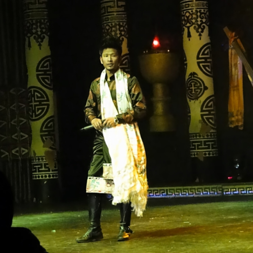 Tibet Lhassa Spectacle chants et danses Tibet Lhassa Spectacle chants et danses