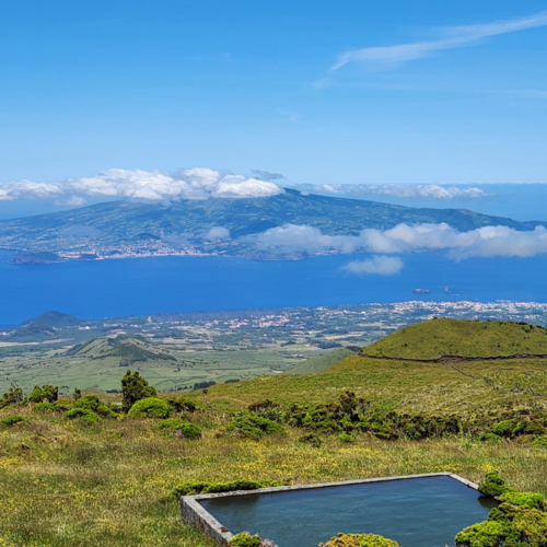 Açores Pico. Route de Casa Montanha, vue sur Faial. Açores Pico