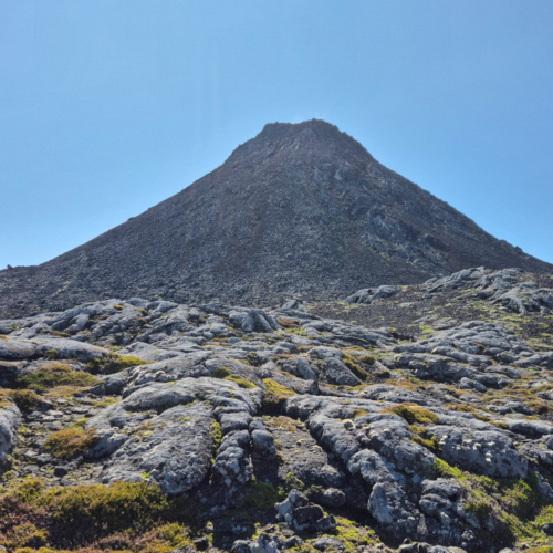 Açores Pico Volcan. Le petit cône dans la caldeira sommitale. Açores Pico Volcan
