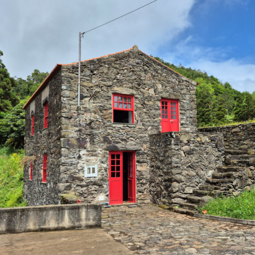 Açores Santa Cruz da Flores moinho da ribeira do pomar Açores Santa Cruz da Flores moinho da ribeira do pomar