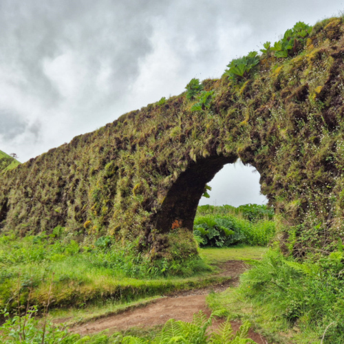 Les Açores São Miguel Aqueduto do Carvão Les Açores São Miguel Aqueduto do Carvão