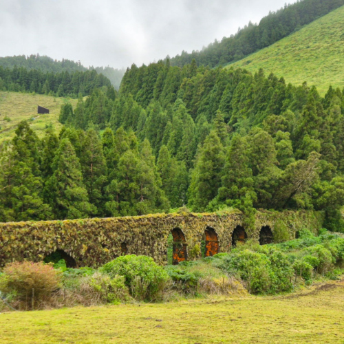 Les Açores São Miguel Aqueduto do Carvão Les Açores São Miguel Aqueduto do Carvão