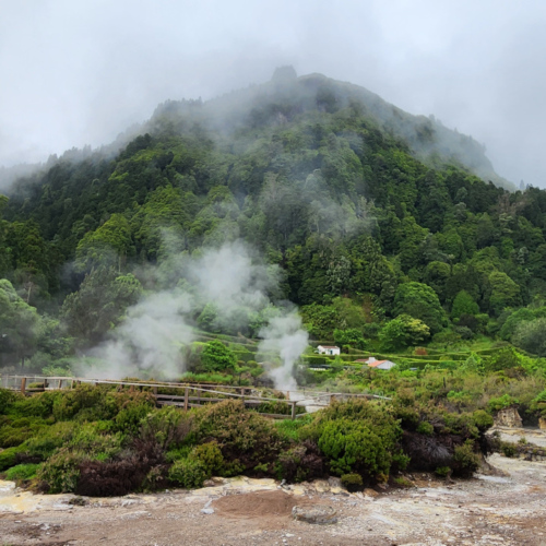 les furmas ou fours enterrés dans la caldeira. Les Açores São Miguel Les furmas