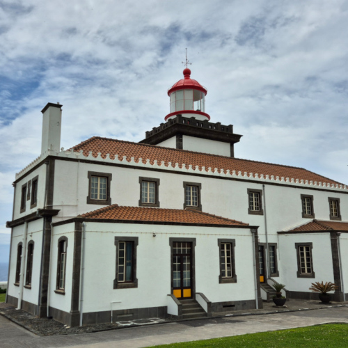 Phare de Ponta da Ferraria à Ginetes. Les Açores São Miguel Phare de ponta da Ferraria Ginetes