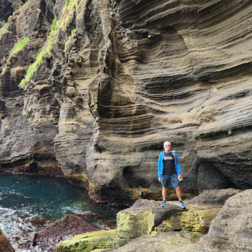 Les Açores São Miguel, falaise de tuf volcanique. Les Açores São Miguel