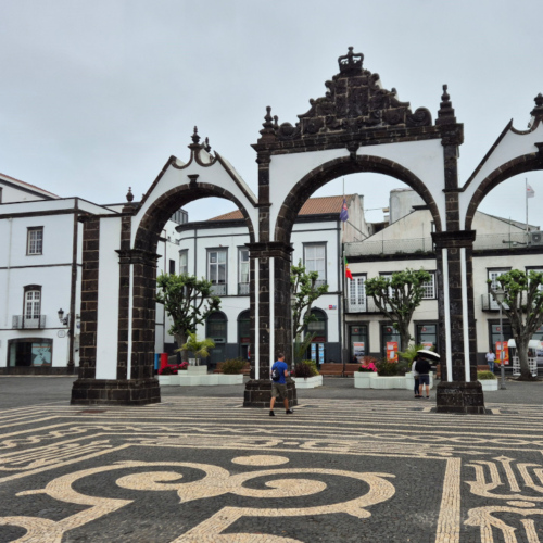 Les Açores São Miguel Ponta Delgada. Portas De Cidade. Les Açores São Miguel Ponta Delgada