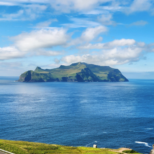 Îles Féroé Bøur, l'île de Mikines. Îles Féroé Bøur, l'île de Mikines.