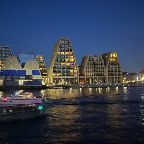 Copenhague le quartier de Paper Island et les nouvelles constructions en forme de pyramide Copenhague Paper Island