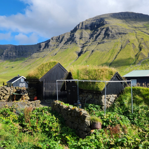 Îles Féroé Village de Gásadalur. Îles Féroé Village de Gásadalur.