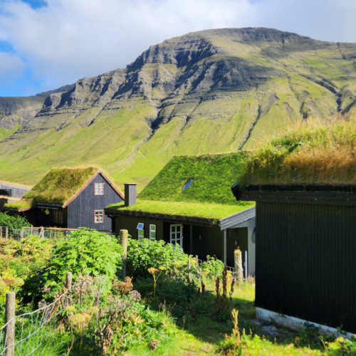 Îles Féroé Village de Gásadalur. Îles Féroé Village de Gásadalur.