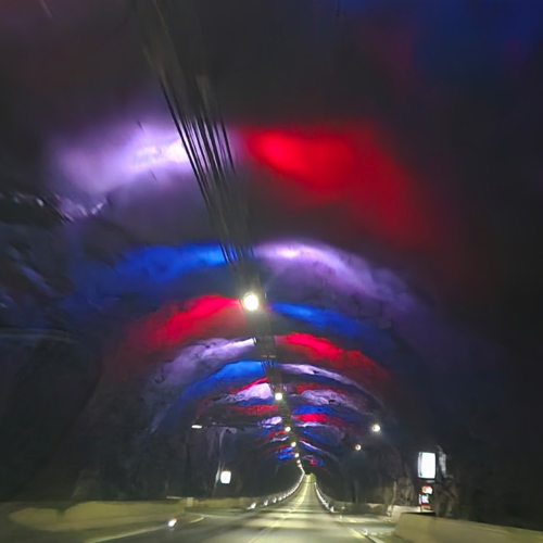 Tunnel sous-marin entre Eysturoy et Borðoy au plus profond.
Longueur 6,2 Km, 160m au plus profond. Îles Féroé tunnel Eysturoy Borðoy