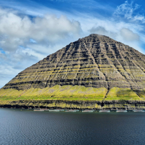 Îles Féroé Viðareiði
Parc à saumons vus des rives de Bordoy. Îles Féroé Viðareiði