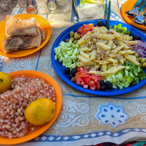 Notre déjeuner. Maroc Djebel Saghro trek jour 2