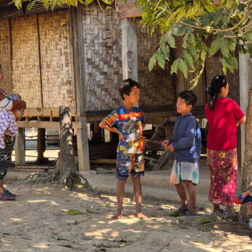 Laos arrêt village karen Laos arrêt village karen