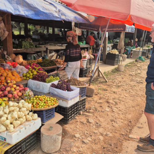 Notre trajet de Booneua à Muang Khua.
Marché de Ban Yo. Notre trajet de Booneua à Muang Khua