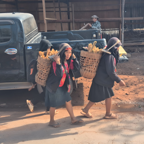 Notre trajet de Booneua à Muang Khua.
À Ban Yo. Notre trajet de Booneua à Muang Khua
