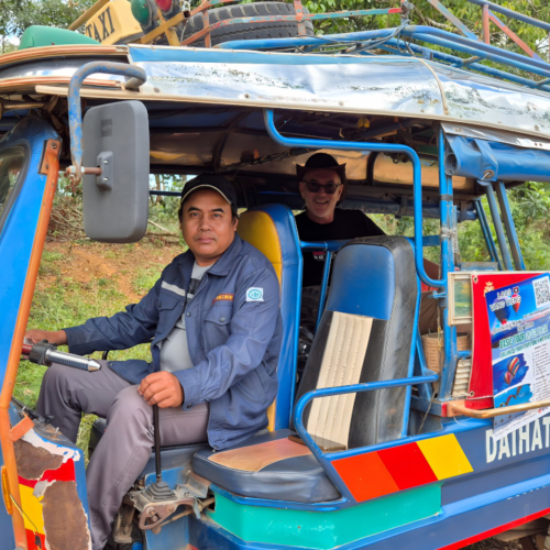 Laos Plateau des Bolavens.
Notre tuk-tuk pour visiter les Bolevens. Laos Plateau des Bolavens