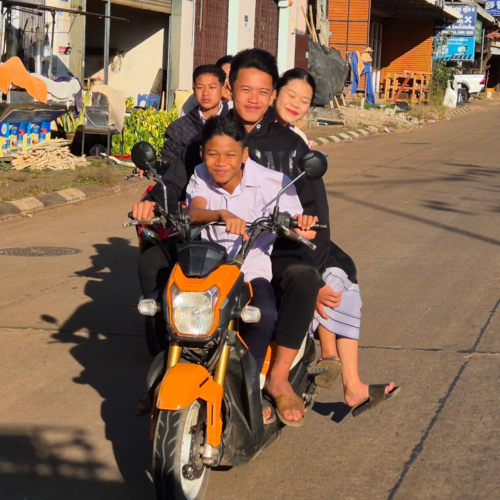 Laos Plateau des Bolavens.
Les sourires ne manquent jamais au Laos. Laos Plateau des Bolavens