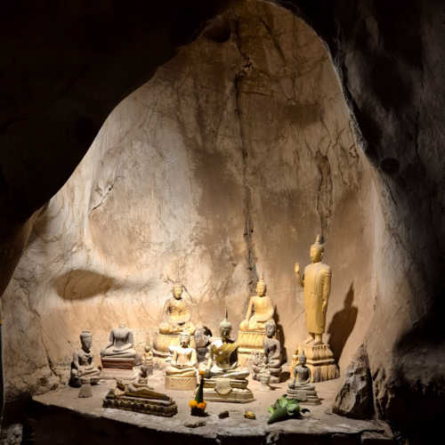 Laos Grottes de Pak Ou. Laos Grottes de Pak Ou