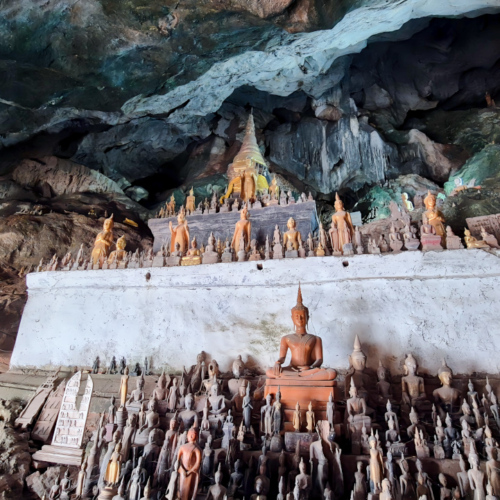 Laos Grottes de Pak Ou. Laos Grottes de Pak Ou