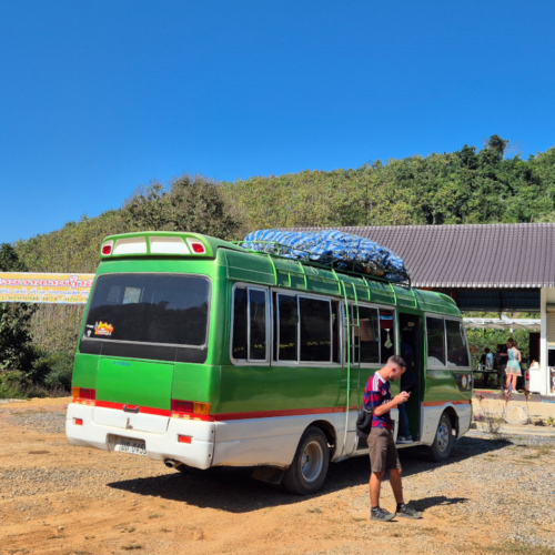 Laos Luang Prabang.
Minibus pour Luang Prabang. Laos Luang Prabang