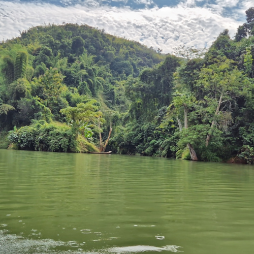 Laos Muang Khua à Muang Ngoi Neua. Laos Muang Khua à Muang Ngoi Neua