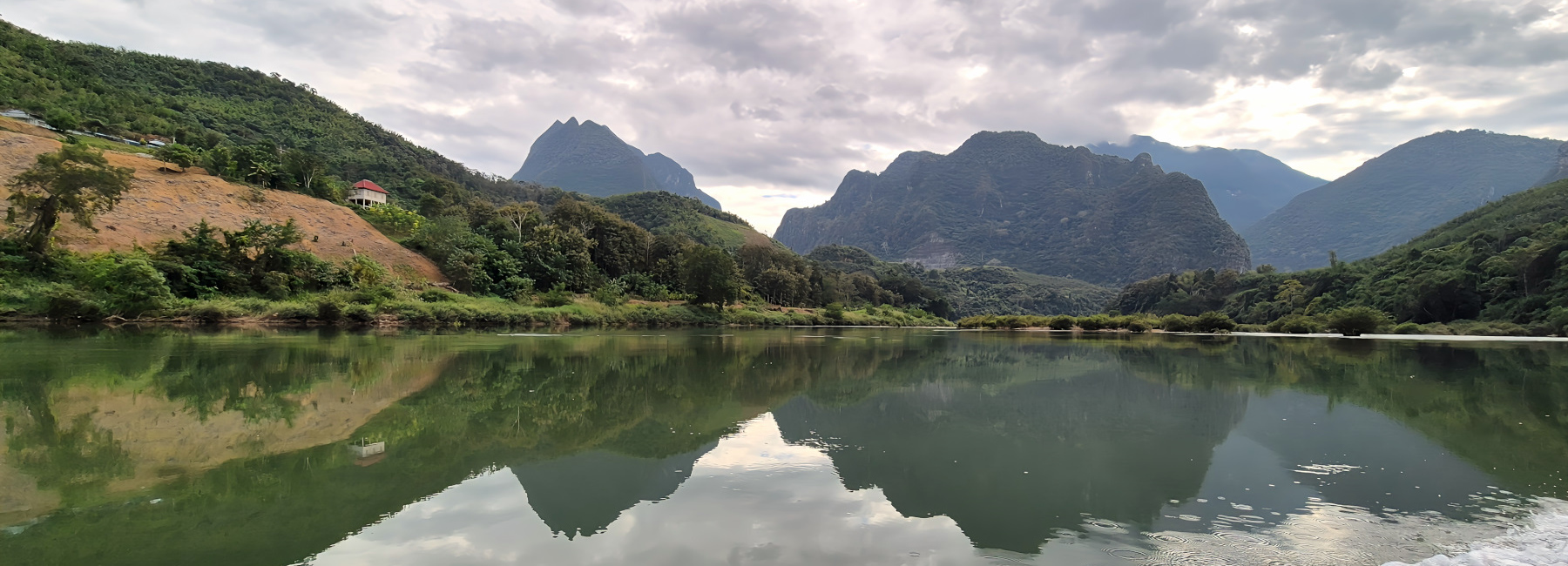 Laos Muang Khua à Muang Ngoi Neua Laos Muang Khua à Muang Ngoi Neua