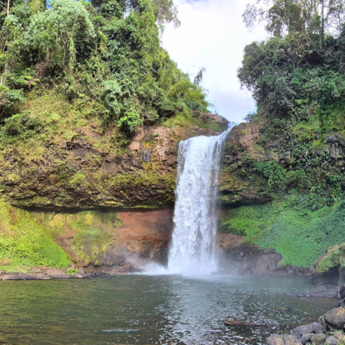 Laos, Plateau des Bolavens, la Cascade Tad E-tu. Laos Bolavens Cascade Tad E-tu