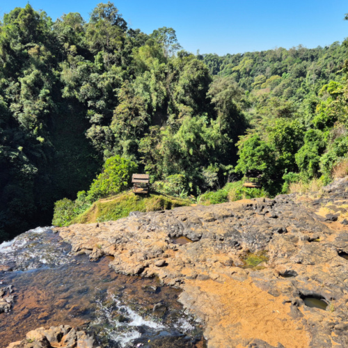 Laos, Plateau des Bolavens, la Cascade Tad Gneuang. Laos Bolavens Cascade Tad Gneuang