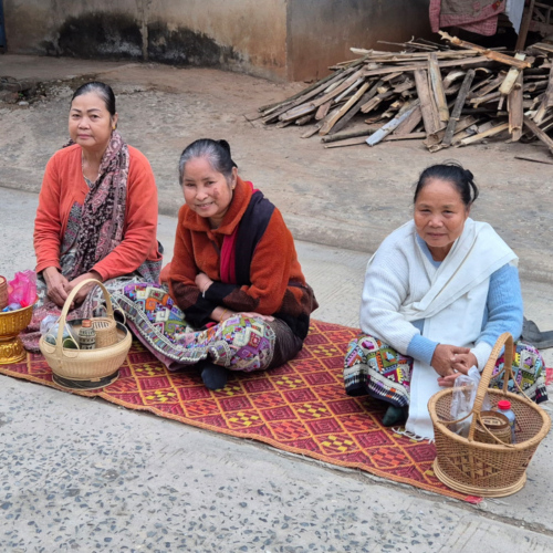 Laos le Tak Bat de Muang Khua Laos le Tak Bat de Muang Khua