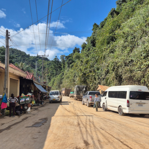 Laos trek montagnes Pak Nam Noy. Laos trek montagnes Pak Nam Noy