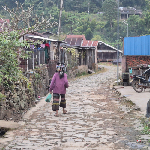 Laos trek dans les montagnes Phongsaly.
Ruelles de Phongsaly. Laos trek dans les montagnes Phongsaly
