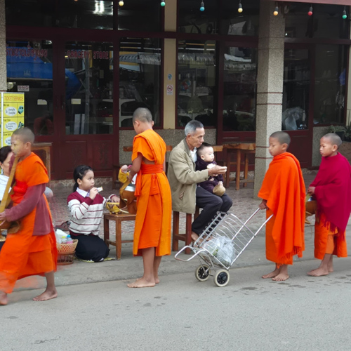 Loas le Tak Bat de Houei Sai Loas le Tak Bat de Houei Sai