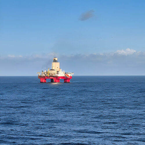 Îles Féroé A bord du Norröna.
Plateforme pétrolière en mer du nord, entre Mainland et Shetland. Îles Féroé A bord du Norröna