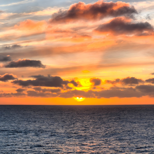 Îles Féroé A bord du Norröna.
Somptueux coucher de soleil à 360° Îles Féroé A bord du Norröna