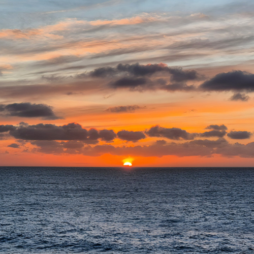 Îles Féroé A bord du Norröna.
Somptueux coucher de soleil à 360° Îles Féroé A bord du Norröna